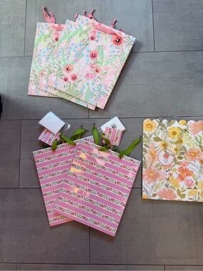 NWT Floral Gift Bags w Matching Tags - 6 total in colors & sizes shown 🌸🎁